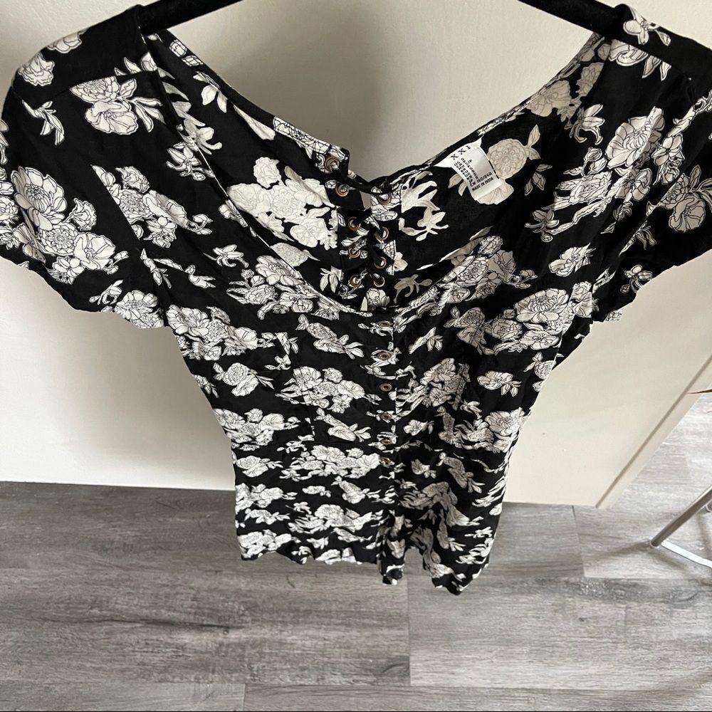 Floral Romper With Lace Up Back - Picture 11 of 13
